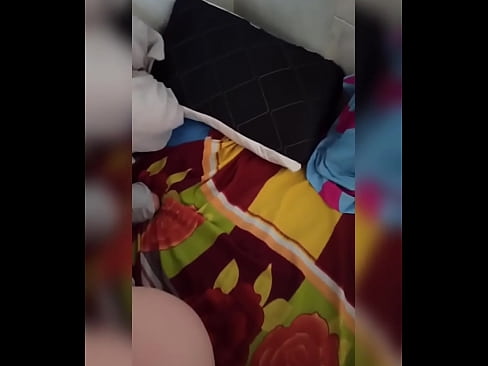 ❤️ منهنجي روم ميٽ گهر ۾ اڪيلي رهي ٿي ڇاڪاڻ ته هن جو مڙس موڪلن تي وڃي ٿو ۽ مان موقعو وٺان ٿو ته هن کي چوسان ۽ هن جي گدا کي کير سان ڀريان. ❤️❌ ﹏